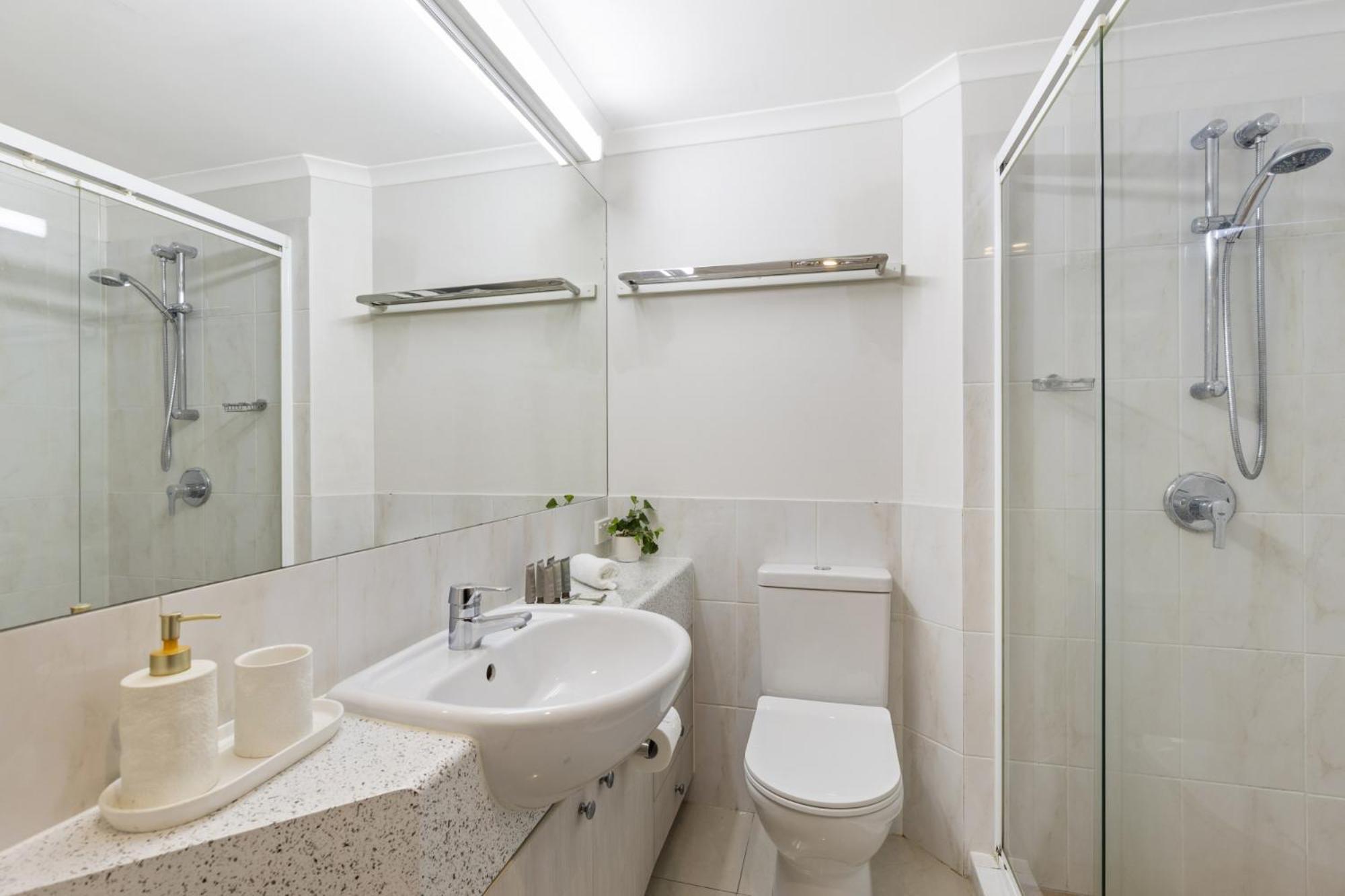 Modern 2-bed Unit With Parking In South Apartment Brisbane